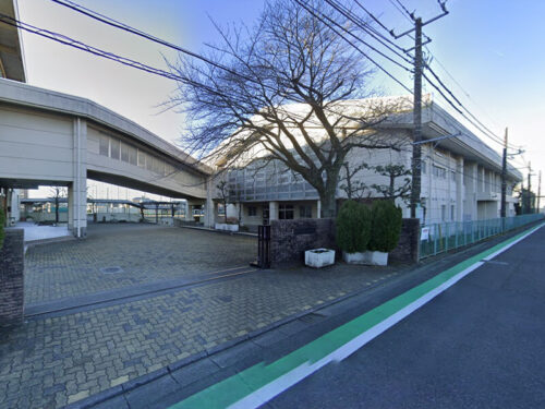 麻溝台中学校：約1200m<br>徒歩約15分