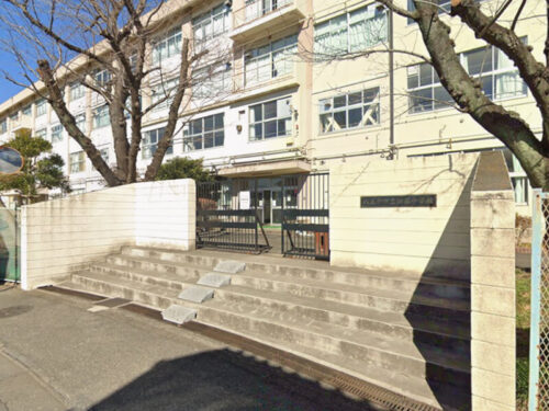 八王子市立四谷中学校:約350m<br>徒歩約5分